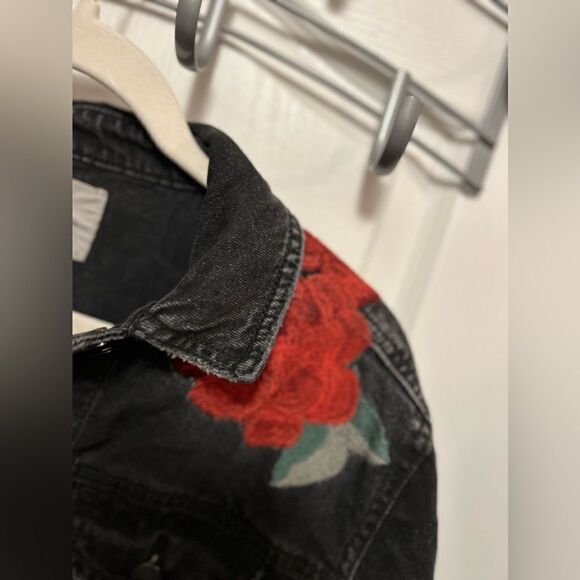 American Eagle Women's XS Embroidered Floral Long Denim Jean Jacket Black rose - Picture 9 of 16